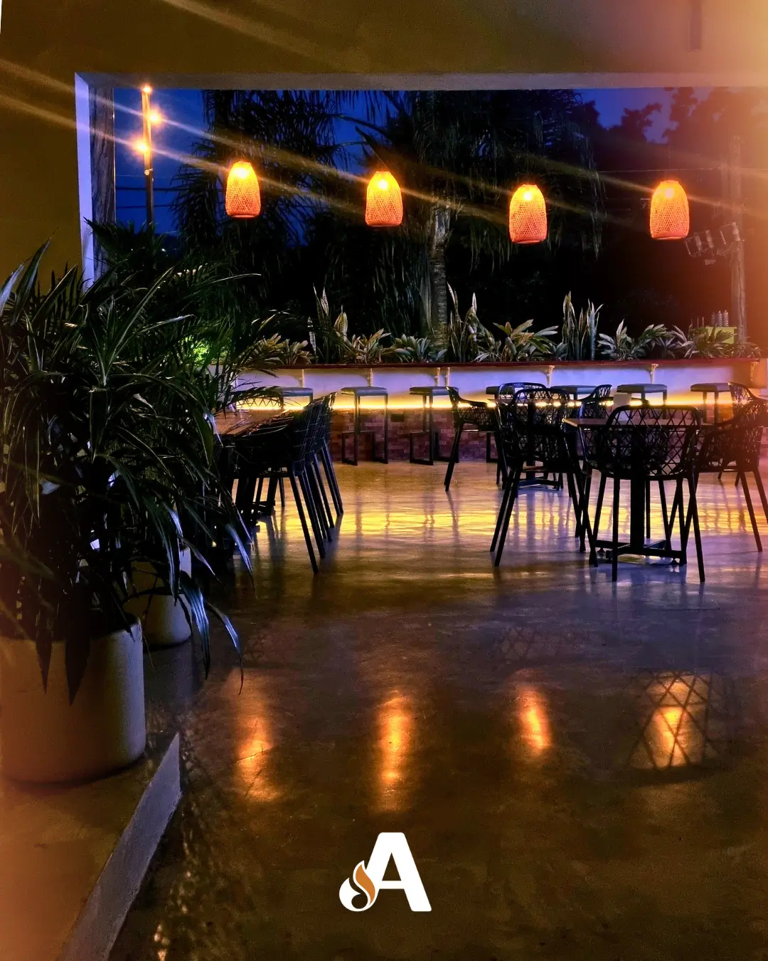 Rooftop de Azotea de noche con lámparas cálidas